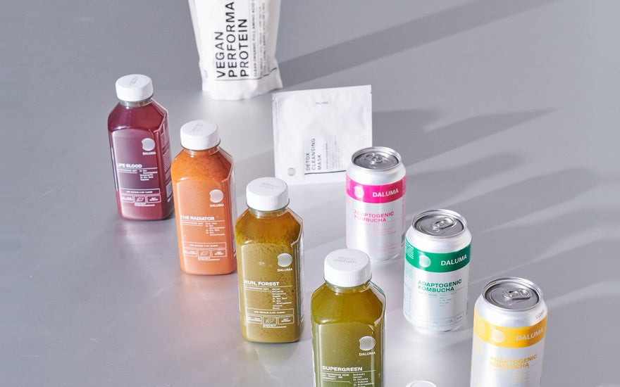DALUMA Produktrange mit kaltgepressten Säften, Adaptogenic Kombucha, Shot, Vegan Performance Protein und Detox Cleansing Mask.