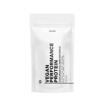 Ein weißer, wiederverschließbarer Beutel mit der Aufschrift DALUMA VEGANES PERFORMANCE PROTEIN NEUTRAL und grünem und schwarzem Text. Dieses vegane Protein enthält biologische Zutaten, einen vollständigen Aminosäurekomplex und einen neutralen Geschmack.