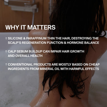 Eine Frau mit nassem Haar sitzt in einer Badewanne, den Blick abgewandt. Das Bild zeigt, wie das HAIR CARE DUO von Daluma-shop, frei von Silikon, Paraffin und Mineralöl, gesundes Haarwachstum und Kopfhautpflege mit veganer Haarpflege unterstützt.