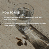 Ein Glas Wasser und Tabletten stehen auf einer sonnenbeschienenen Fläche. Der eingeblendete Text enthält Anweisungen und Reisetipps für die tägliche Routine mit dem DALUMA Holistic Health Supplement Protokoll.