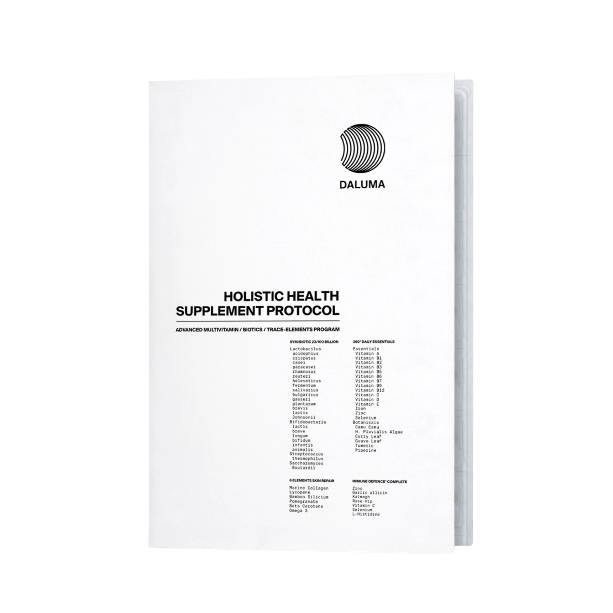 Eine weiße Mappe mit der Aufschrift Holistic Health Supplement Protokoll mit dem DALUMA-Logo und einer Liste der täglichen Nahrungsergänzungsmittel in schwarzer Schrift auf der Vorderseite.