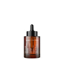 Braunglas-Tropfflasche mit der Aufschrift CELLULAR RESURGENCE ANTI AGING SERUM von DALUMA, abgebildet auf einem schlichten weißen Hintergrund. Das Serum enthält Hyaluronsäure und Vitamin C, die eine intensive Hauterneuerung unterstützen.
