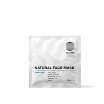 Ein weißes Päckchen mit der Aufschrift DALUMA DEEP HYDRATION FEUCHTIGKEITSMASKE mit natürlichen Inhaltsstoffen wie Oar Kelp, Shea Butter und Aloe. Diese 10 ml Feuchtigkeitsmaske bietet intensive Feuchtigkeitspflege, die auf der Verpackung blau hervorgehoben ist.