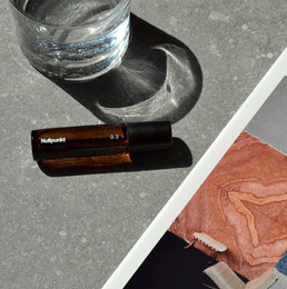 Ein kleines braunes Glasfläschchen mit der Aufschrift 